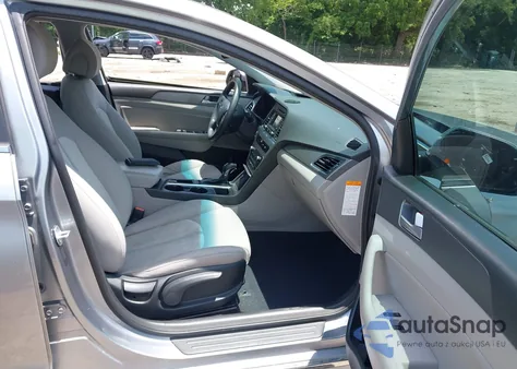 2016 Hyundai Sonata Hybrid Se z USA, uszkodzony, nr VIN KMHE24L17GA013355